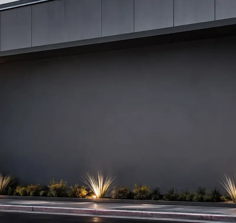 Letrero 3D para fachada moderna con iluminación exterior y entrada comercial profesional