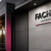 Letreros para negocios en fachada moderna con letras 3D, señalización