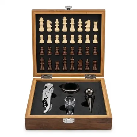 set de vino en madera con ajedrez personalizado grabado láser estuche