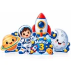 Combo espacial para cumpleaños con cohete, astronauta, Saturno, luna y placa personalizada en coroplast.